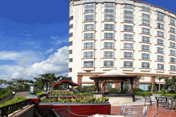 塘厦三正半山酒店